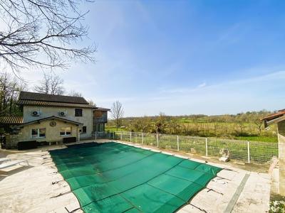 Maison - 180 m² - 6 pièces