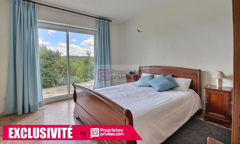 Maison - 220 m² - 7 pièces