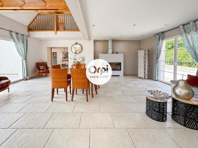 Maison - 472 m² - 10 pièces