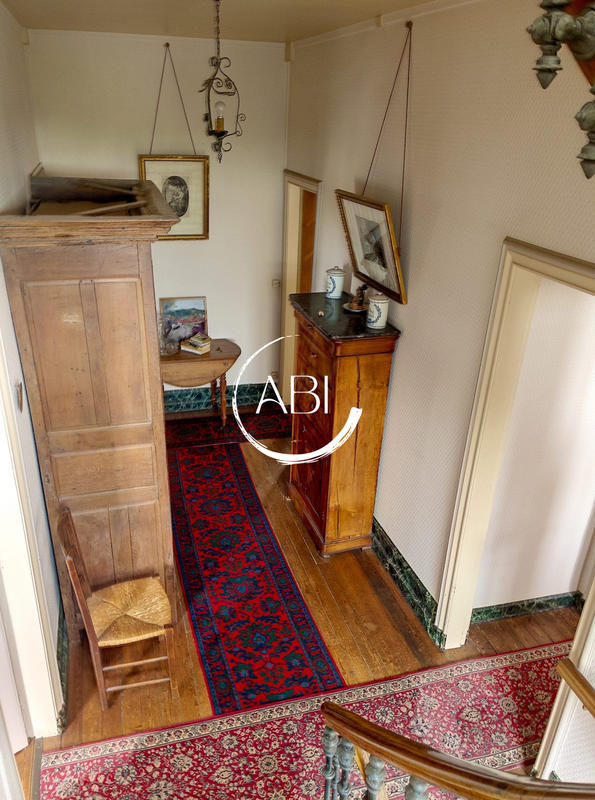 Maison - 220 m² - 9 pièces