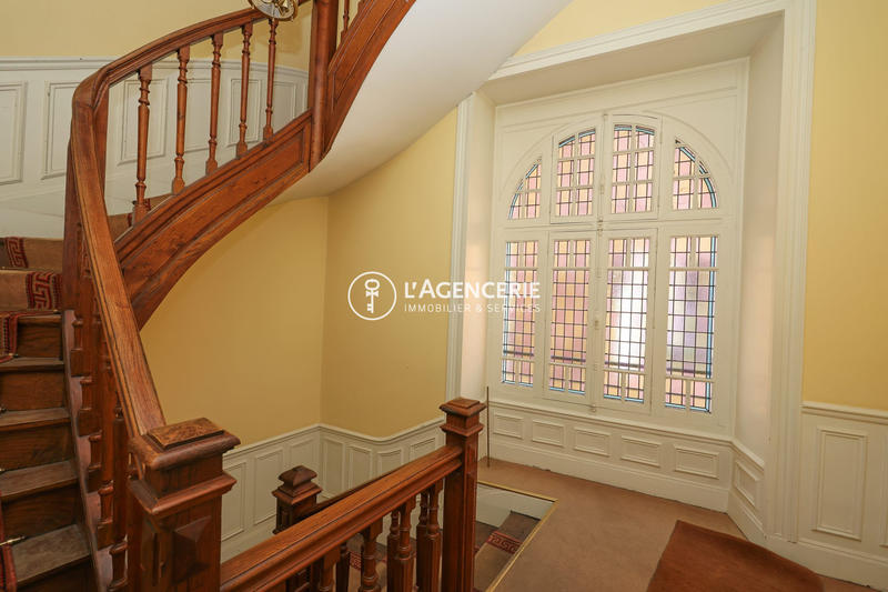 Bureau - 186 m² - 8 pièces