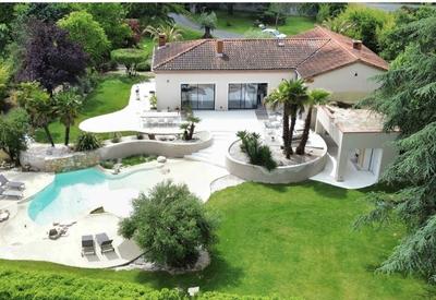 Villa - 245 m² - 8 pièces