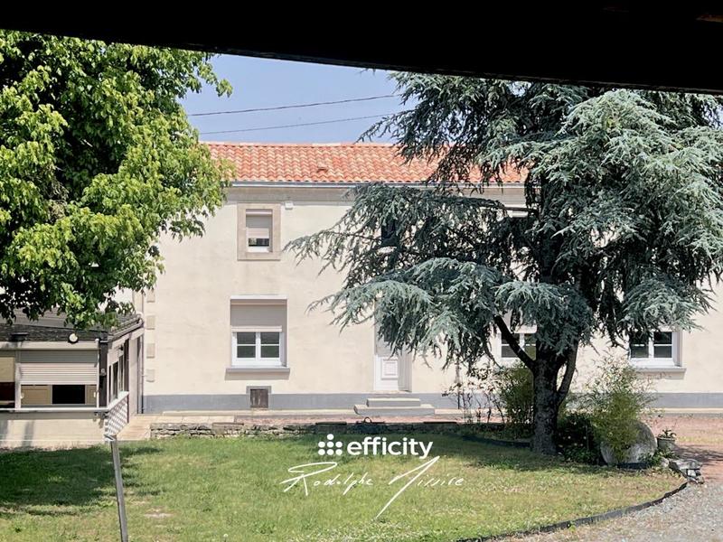 Maison - 245 m² - 11 pièces