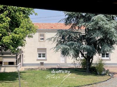 Maison - 245 m² - 11 pièces