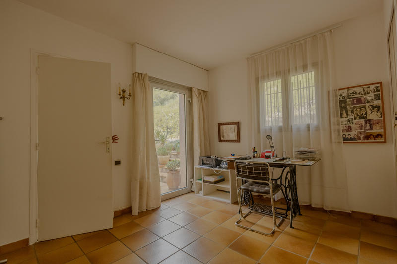 Maison - 250 m² - 5 pièces