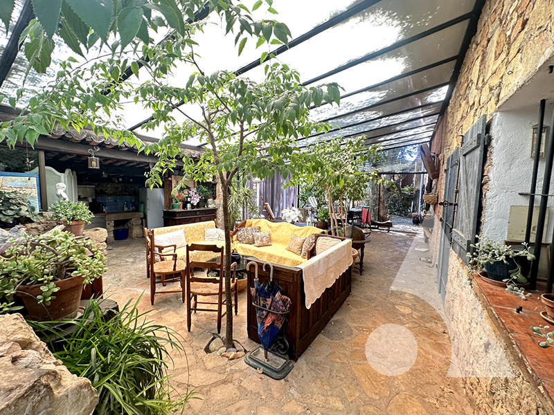 Maison - 300 m² - 9 pièces