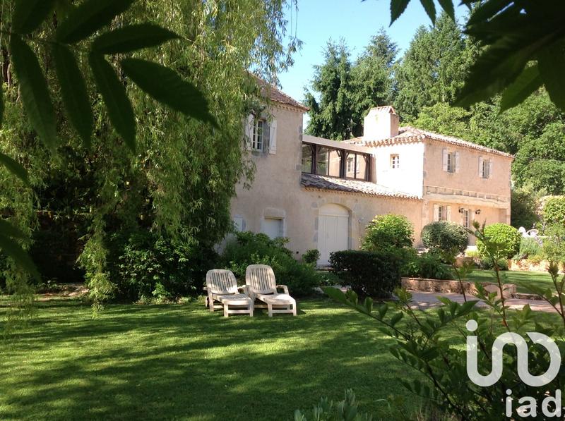 Maison - 305 m² - 10 pièces