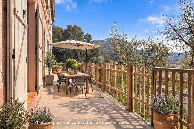 Propriété - 143 m² - 6 pièces