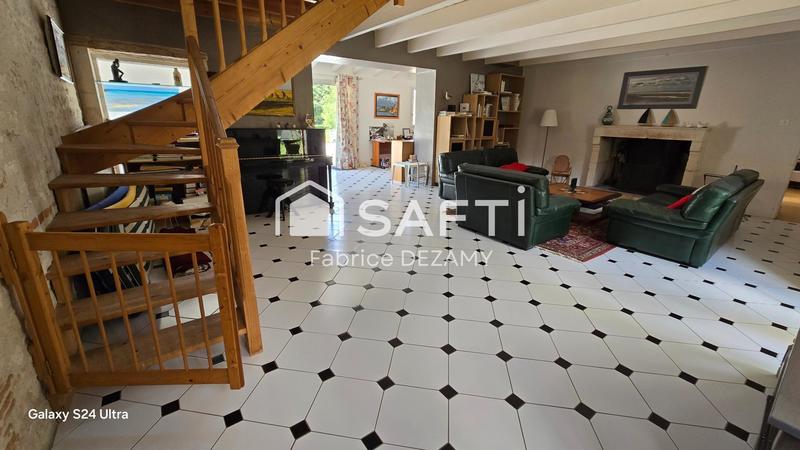 Maison - 305 m² - 7 pièces