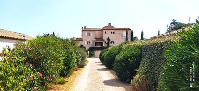 Villa - 220 m² - 8 pièces