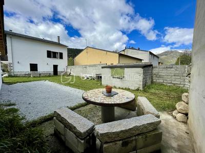 Maison - 180 m² - 9 pièces