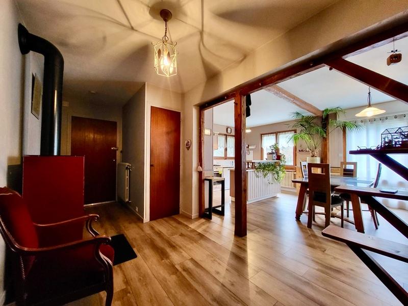 Maison - 241 m² - 9 pièces