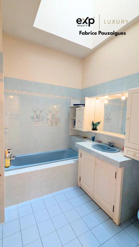 Maison - 280 m² - 9 pièces