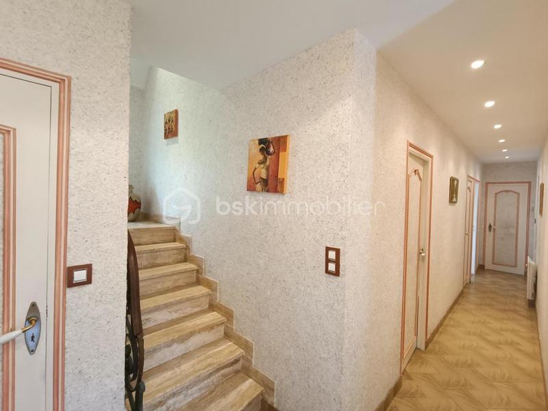 Demeure - 240 m² - 13 pièces