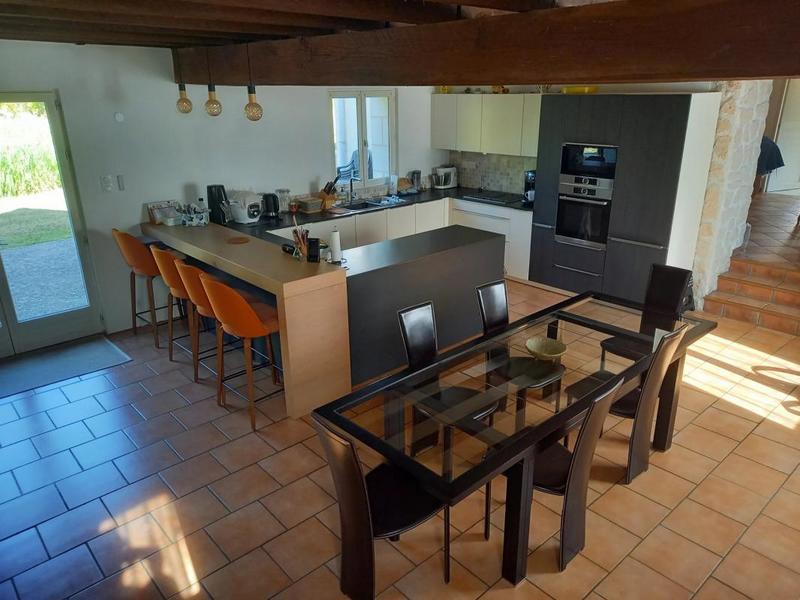 Propriété - 258 m² - 8 pièces