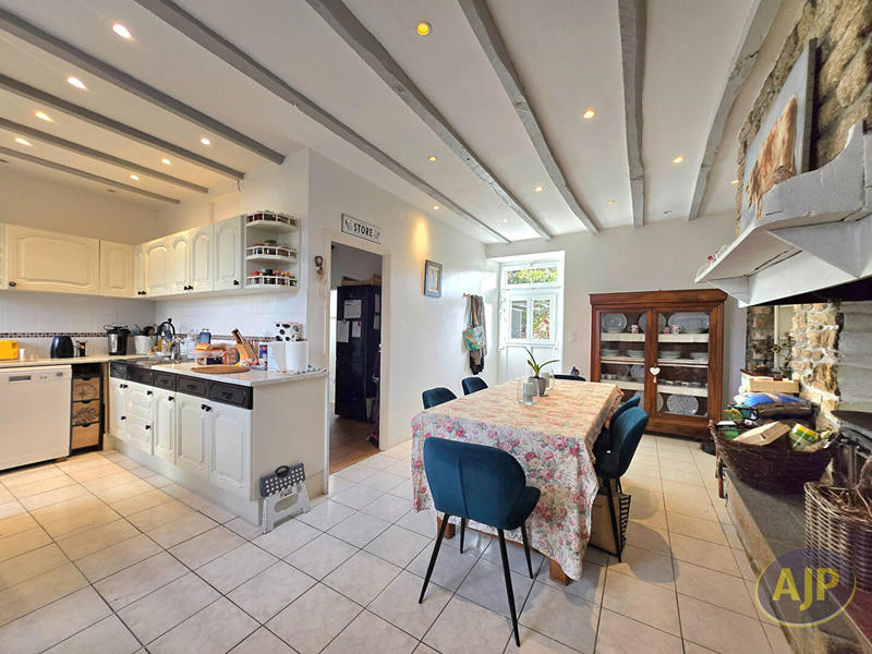 Maison - 111 m² - 6 pièces