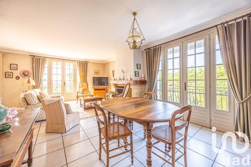 Maison - 242 m² - 7 pièces