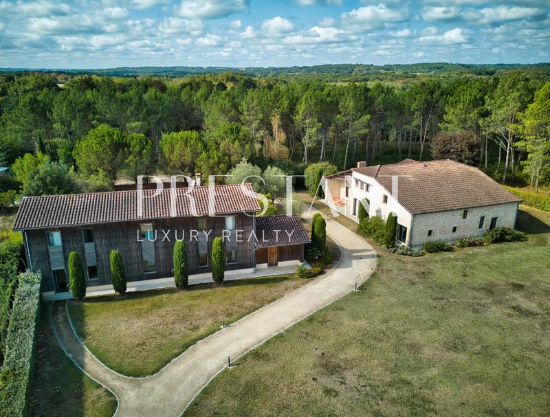 Maison - 421 m² - 10 pièces