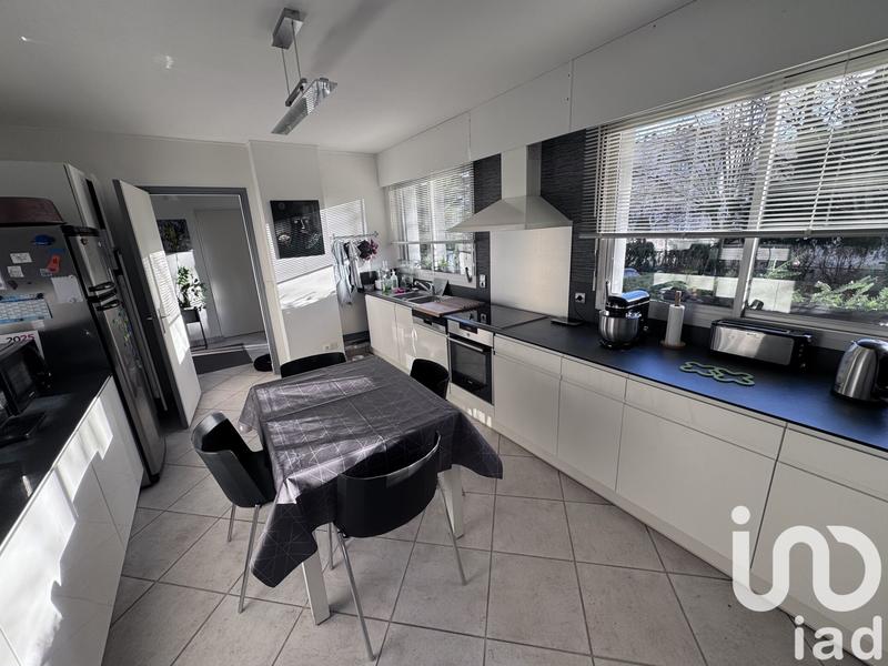 Maison - 245 m² - 9 pièces