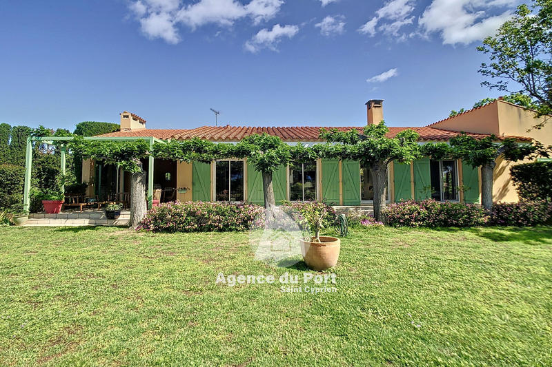 Villa - 221 m² - 9 pièces