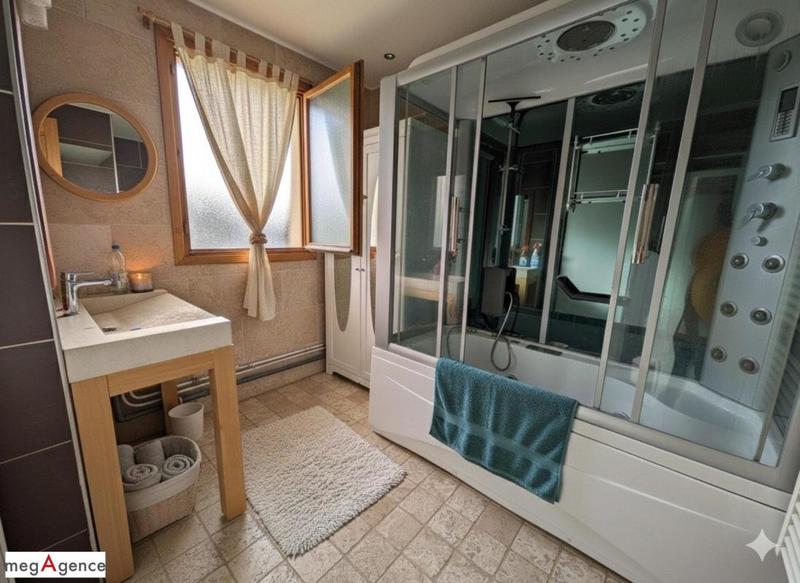 Maison - 90 m² - 5 pièces