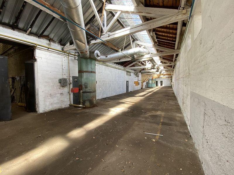 Local commercial - 180 m² - 1 pièce