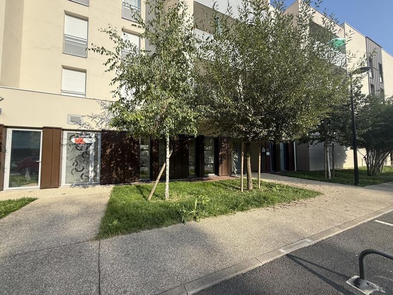 Local commercial - 139 m² - 6 pièces