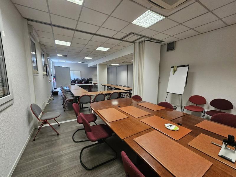 Bureau - 212 m² - 7 pièces