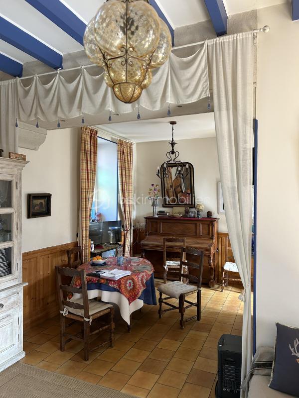 Maison - 300 m² - 8 pièces