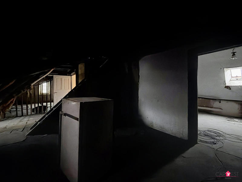 Maison - 220 m² - 8 pièces