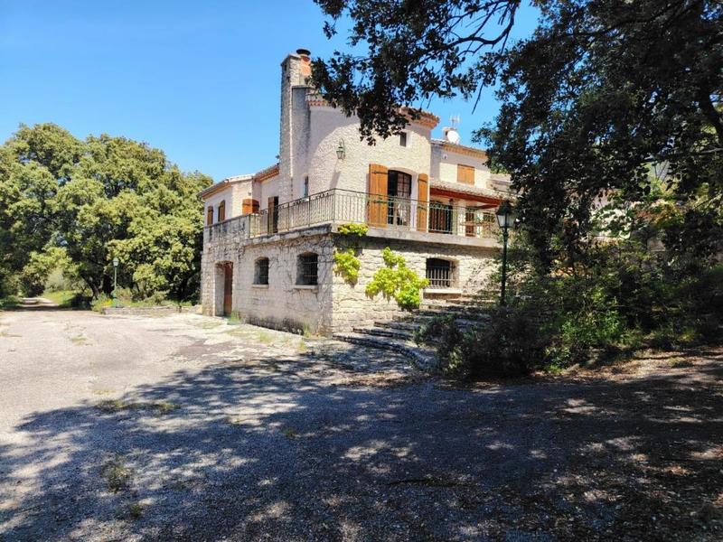 Maison - 222 m² - 7 pièces