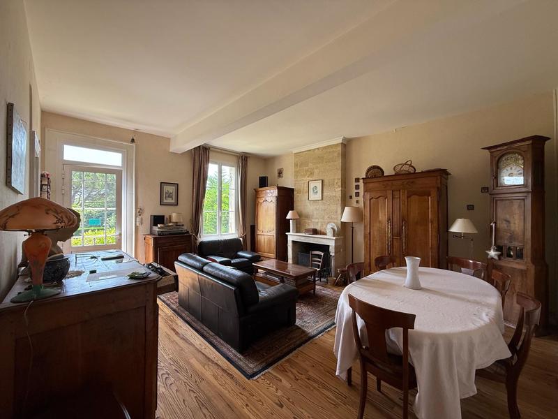 Maison - 195 m² - 8 pièces