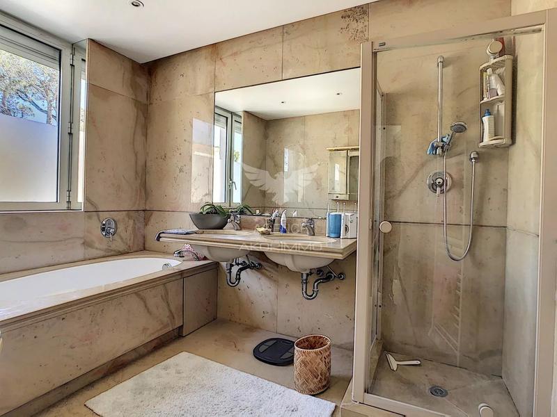 Maison - 320 m² - 9 pièces