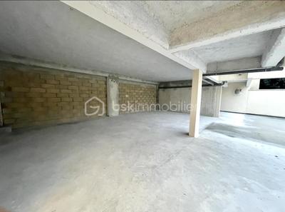 Local commercial - 118 m² - 1 pièce