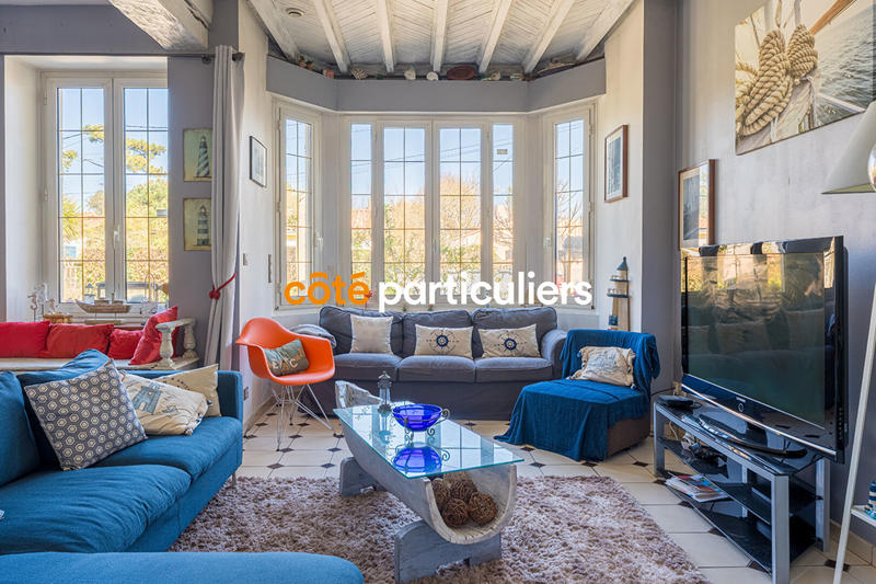 Maison - 233 m² - 9 pièces