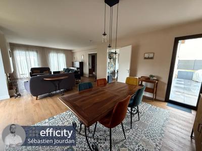 Pavillon - 160 m² - 7 pièces