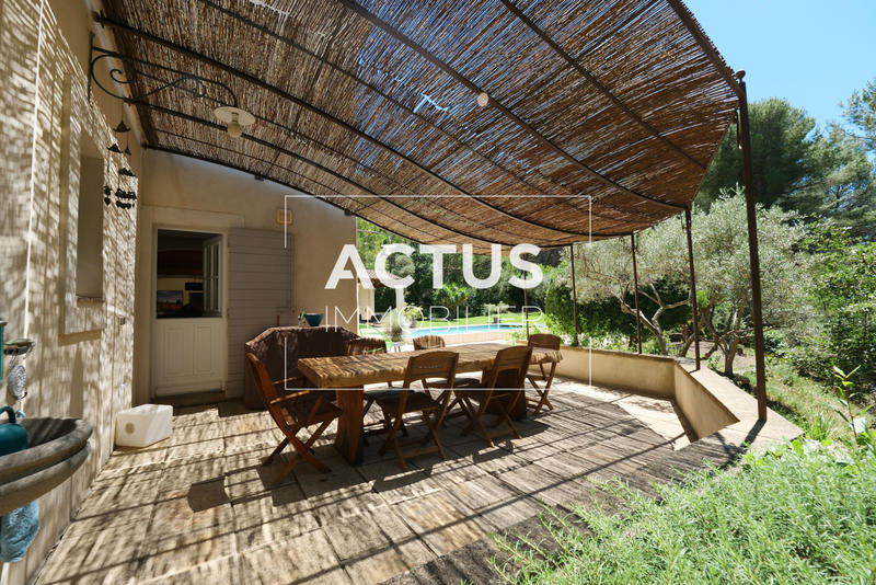 Maison - 195 m² - 9 pièces