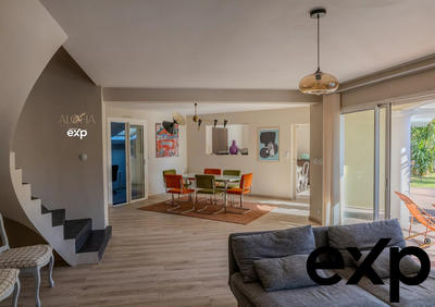 Villa - 255 m² - 8 pièces