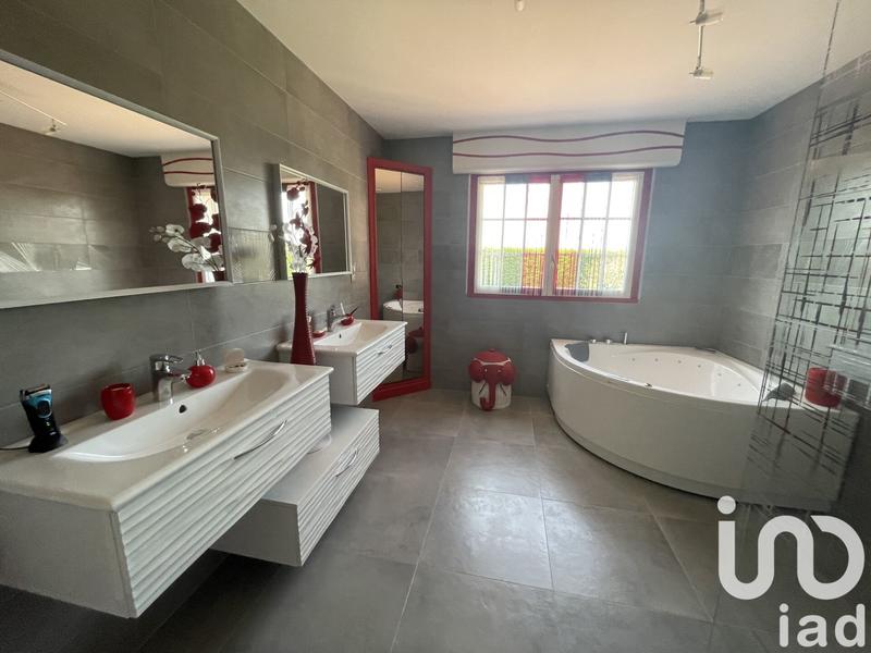 Maison - 317 m² - 12 pièces