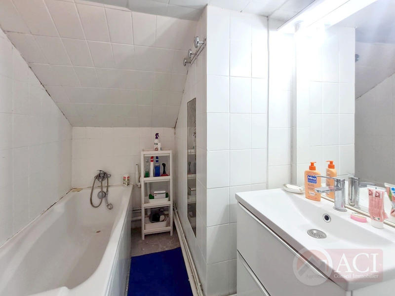 Maison - 203 m² - 9 pièces