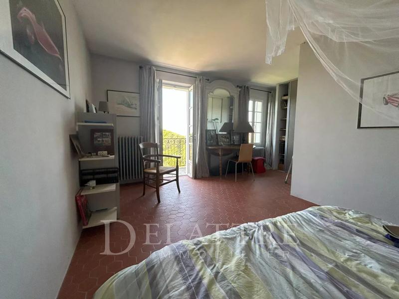 Villa - 250 m² - 9 pièces
