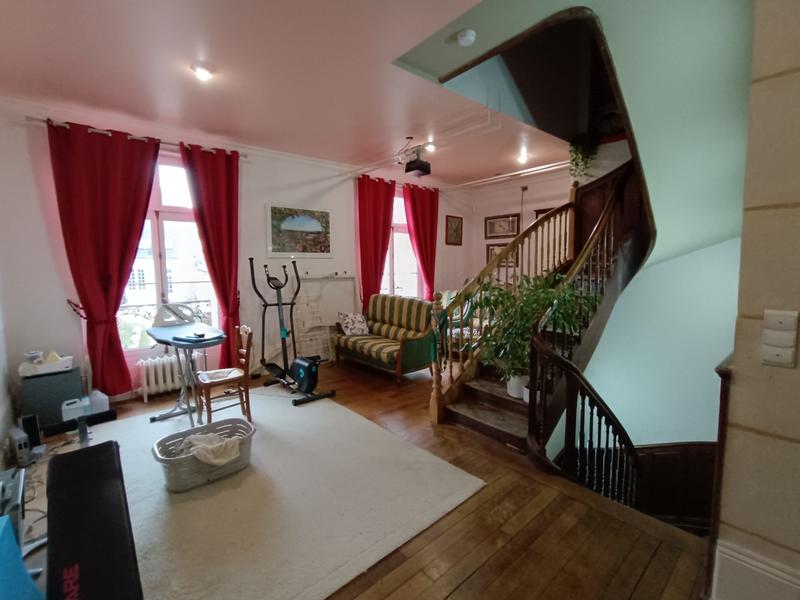 Maison - 337 m² - 12 pièces