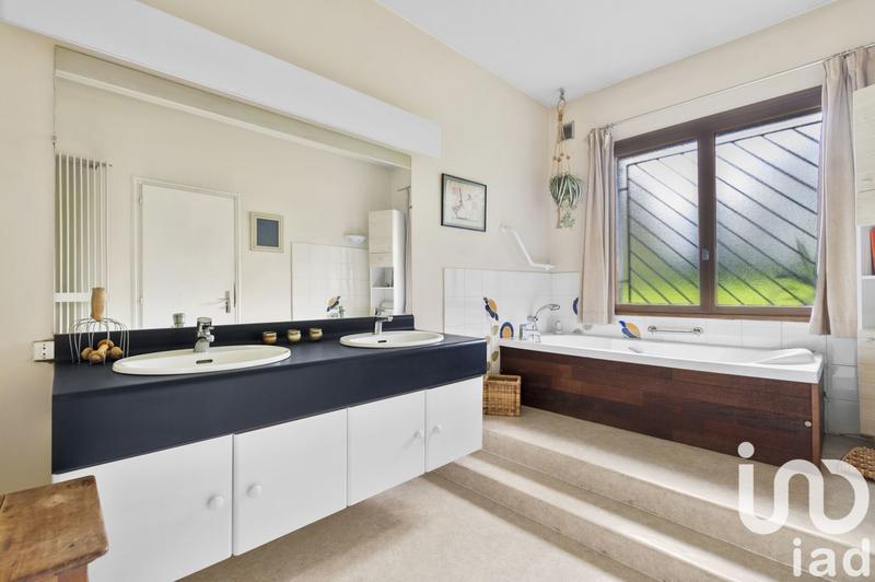 Maison - 277 m² - 10 pièces