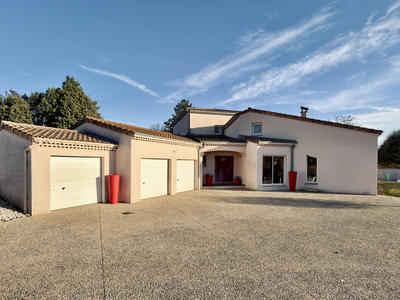 Maison - 220 m² - 8 pièces