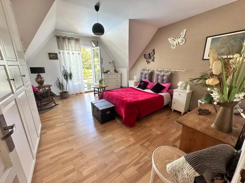 Maison - 275 m² - 9 pièces