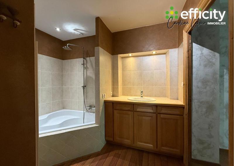 Maison - 194 m² - 6 pièces