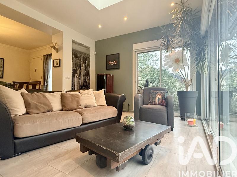 Maison - 231 m² - 7 pièces