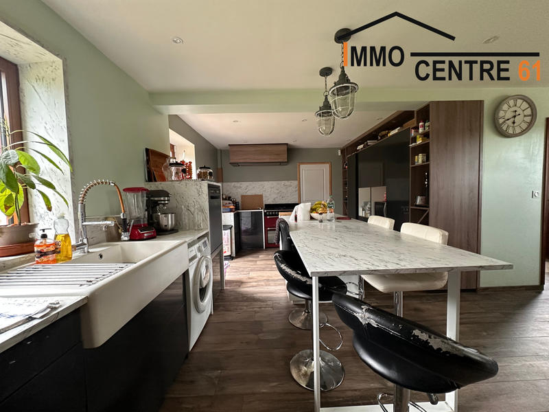 Maison - 238 m² - 10 pièces