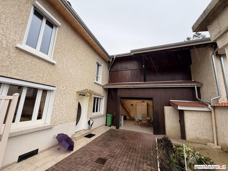 Maison - 90 m² - 5 pièces