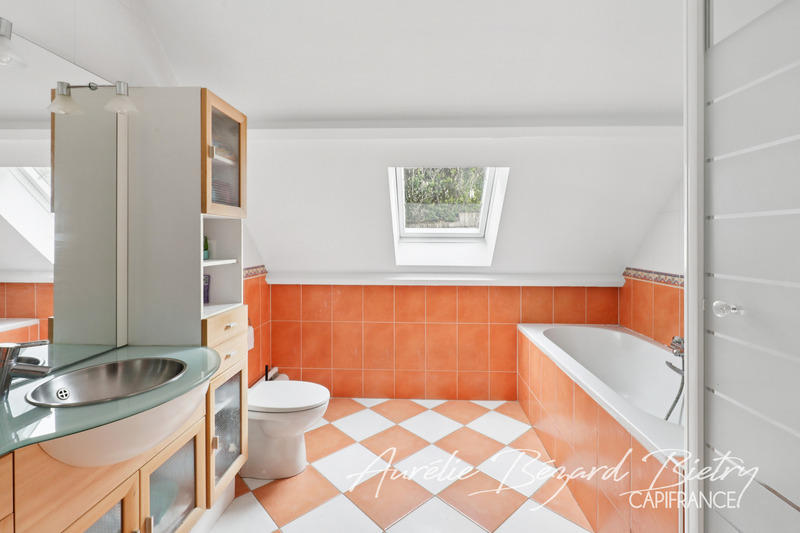 Maison - 181 m² - 8 pièces